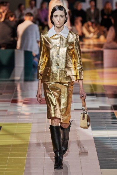 Prada Spring 2020 Ready-to-Wear collection, runway looks, beauty, models, and reviews. Prada 2020, Bp Outfits, Gold Gallery, Runway 2020, Prada Spring, Stockholm Street Style, Vogue Germany, 2020 Fashion Trends, Miuccia Prada