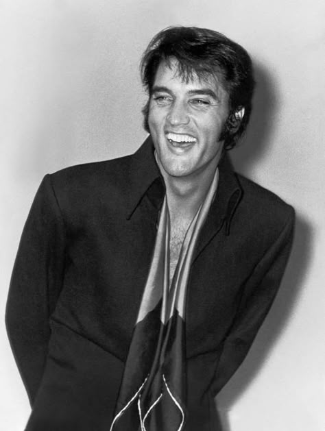 While Elvis' eyes are interesting in this photograph, it's his rarely seen grin that's the real show... - Courtesy of Oscar Abolafia Elvis 1969, Austin Elvis, I Love Elvis, Elvis Priscilla, Presley Family, Elvis Presley Images, Faye Dunaway, Love Me Tender, King Of Rock And Roll