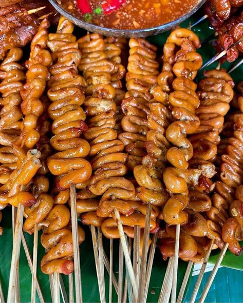 Isaw Street Food, Pinoy Street Food, Asain Food, Filipino Street Food, Fruits And Vegetables Pictures, Bizarre Foods, Lunch Buffet, Food Street, Food Obsession