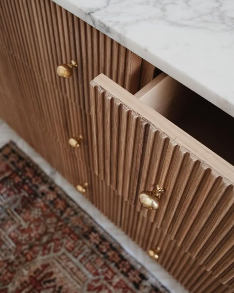 Brittany Chinaglia on Instagram: “I can’t go a day with out admiring the craftsmanship of the custom reeded vanity I designed with our cabinet maker. 🤩 The reeded style can…” Cabinet Faces Styles, Diy Kitchen Furniture, Diy Sofa Table, Cabinet Door Styles, Diy Cardboard Furniture, Diy Kitchen Island, Diy Furniture Easy, Diy Furniture Table, Repurposed Furniture Diy