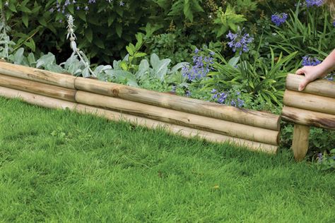 100 Garden Edging Ideas That Will Inspire You to Spruce Up Your Yard Timber Garden Edging, Border Edging Ideas, Wooden Garden Borders, Landscape Timber Edging, Timber Edging, Wood Landscape Edging, Wood Garden Edging, Garden Border Edging, Flower Bed Borders