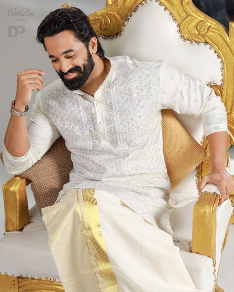 Mundu Kerala Men, Tamil Groom, South Fashion, Unni Mukundan, Simple Frock, Tamil Actors, Bollywood Men, Wedding Kurta For Men, House Warming Ceremony