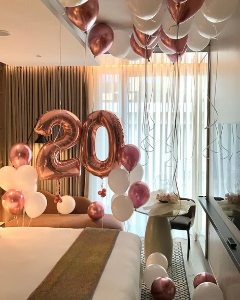 Birthday ideas? Beautiful hotel balloons for her✨ Made ready from office and positioned straight to your room. All done before your arrival 🎈🎉 Arrange a surprise setup for your loved with us in less than 5 minutes. Simple steps to book 👇 ➡️ DM us ➡️ Note where you’ll be staying ➡️ Attach an image of the what you’re after ➡️ Leave the rest with us We work across London and outside surrounding areas📍 Next day delivery available 🎉 Hotels are all tagged on posts 🪄 • • #hoteldecor #... Birthday Room Surprise, Romantic Room Surprise, Sweet Sixteen Birthday Party Ideas, 20th Birthday Party, Birthday Babe, Romantic Room, Sweet Sixteen Birthday, 20th Birthday, Hotel Decor