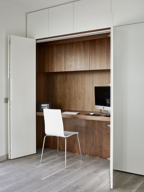 Hidden home office/concealed desk area Hidden Desks, Hidden Desk, Office Design Trends, Stylish Room Decor, Office Desk Designs, Closet Office, Small Home Offices, Office Nook, Secretary Desk