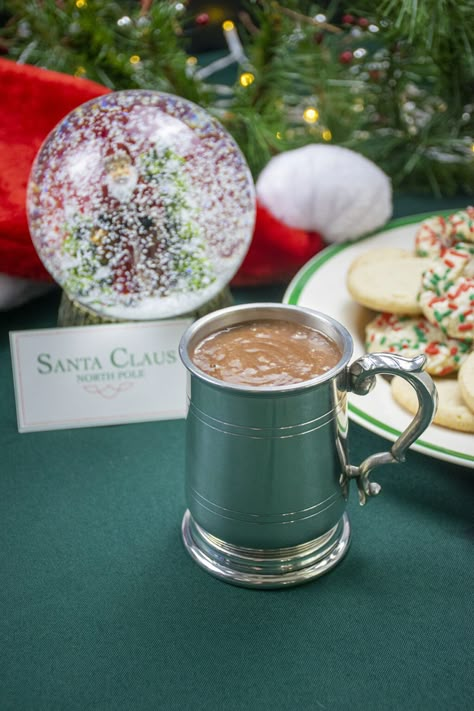 Christmas Dessert Drinks, Easy Coffee Drinks Recipes, Perfect Hot Chocolate, Christmas Morning Recipes, Cold Chocolate, Fictional Food, Holiday Recipies, Cheap And Easy Meals, The Santa Clause