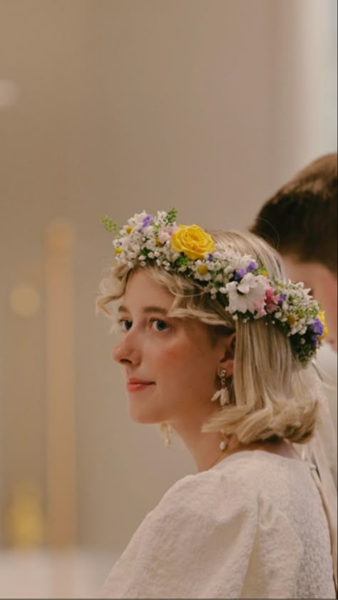 Short Bridal Hair Flower Crown, Short Wedding Hair Flowers, Brides With Flowers In Hair, Wedding Flower Crowns Bridesmaids, Milkmaid Wedding Hair, Wedding Hair With Flowers Crown, Flower Crown Wedding Dress, Spring Flower Crown Wedding, Flower Crown Inspiration