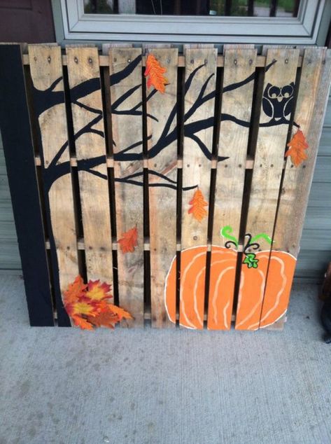 Fall Decor Using Wood Pallets, Pallet Fall Decorations, Halloween Pallet Ideas Diy, Pallet Painting Outdoor, Pallet Halloween Projects, Pallet Fall Decorations Diy, Fall Pallet Ideas, Fall Pallet Decor, Fall Pallet Projects