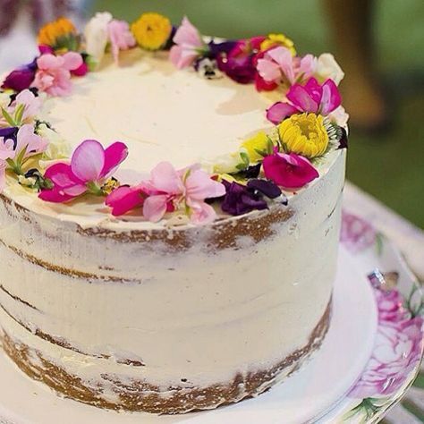 Edible Flowers Cake, Cake With Flowers, Dandelion Jelly, Dandelion Recipes, Wedding Cake Inspiration, Heart Warming, Floral Cake, Food Cakes