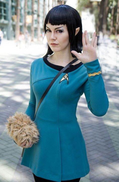 Spock Costume, Comics To Read, Comicon Costume, Trekking Outfit Women, Star Trek Rpg, Star Trek Costume, Star Trek Crew, Suit Costume, Star Trek Cosplay