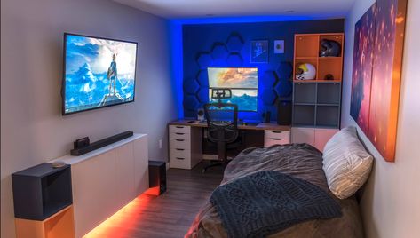 Bedroom Video Game Room - Decoist Small Game Rooms, Gaming Room Ideas, Game Room Ideas, Video Game Rooms, Bedroom Setup, Gaming Setups, Gaming Room Setup, Game Rooms, Games Room