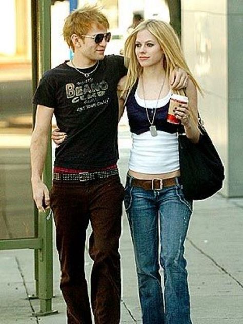 Avril Lavigne and Deryck Whibley 2006 Street Style, Mens Indie Sleaze, Indie Sleaze Men, Earth Outfits, Deryck Whibley, Dark Y2k, Avril Lavigne Style, Pictures Of Women, 2010s Fashion