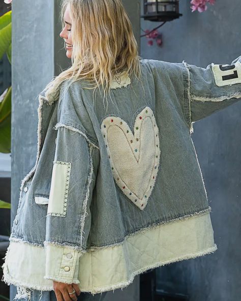 Love 💗 #coastalcowgirls Diy Jacket Refashion, Upcycle Jean Jacket, Magnolia Pearl Clothing, Denim Wedding, Upcycled Denim Jacket, Patchwork Denim Jacket, Easy Diy Clothes, Diy Denim Jacket, Upcycle Clothes Diy