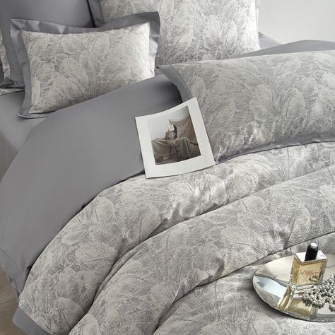 📣📣📣Experience Zeinin's Egyptian cotton bedding set, soft and skin-friendly for luxurious sleep. #designinspiration #confort #luxury #SleepInStyle #Elegant #homedesign #bedroom #luxurylifestyle #soft #sleep #luxurybedroom #UltimateComfort #harmony #cottagestyle #beddingset #sunflowers #blueberries #house Silver Fern, Cozy Farmhouse, Bedroom Aesthetic, Chandelier Pendant Lights, Egyptian Cotton, British Indian Ocean Territory, Duvet Cover Set, King Queen, Helsinki