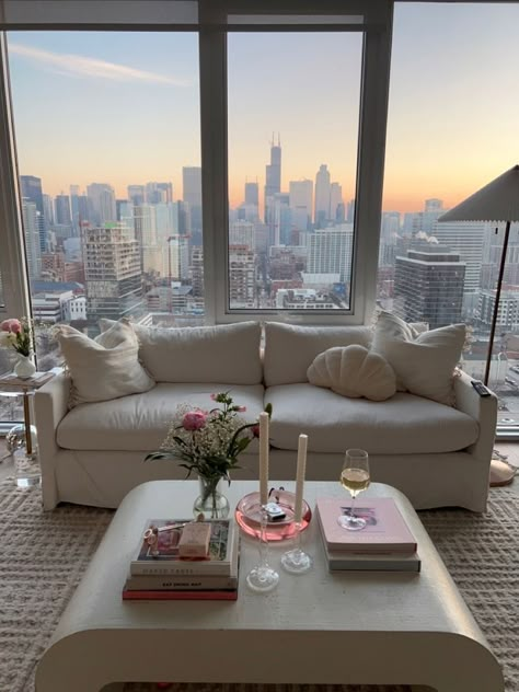 Appartement New York, Toronto Apartment, Girly Apartments, Girl Apartment, Apartment View, Acrylic Coffee Table, Aesthetic Apartment, Chicago Apartment, Dream Apartment Decor