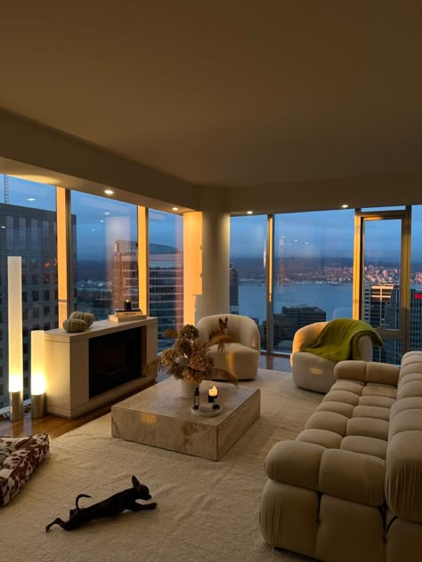 Apartment New York Luxury, Luxurious Nyc Apartment, Aesthetic Penthouse Apartment, High Window Apartment, New York Apartment Modern, New York Apartment Big Windows, Nyc Home Aesthetic, Aesthetic Lighting Living Room, Bay Area Apartment