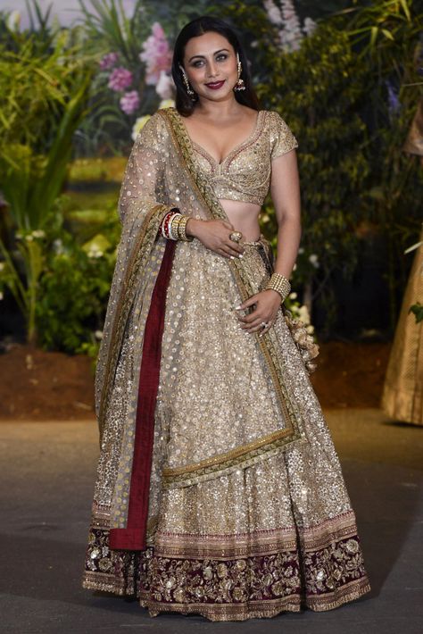 Sabyasachi Lehenga Bridal Blouses, Gold And Red Lehenga, Rani Mukherjee Lehenga, Red And Golden Lehenga, Lehenga With Long Blouse, Red Ghagra, Indian Bridesmaid Outfits, Dulhan Lehenga, Golden Bridal Lehenga