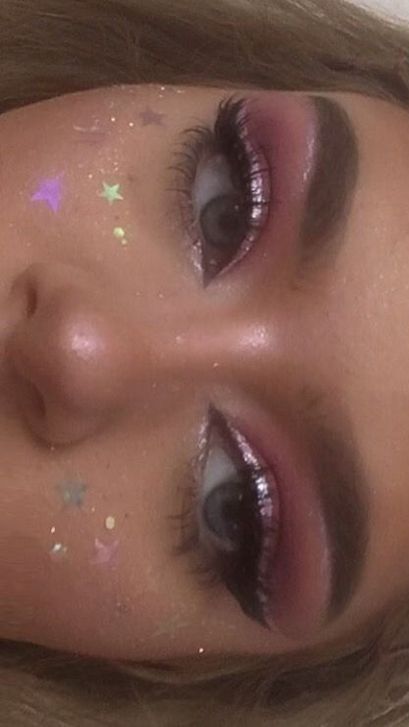 euphoria makeup eyeliner  Cosmetic Glitter Stars for use on the face - Silver Rosa Make-up, Soft Girl Makeup, Euphoria Party, Make Up Designs, Euphoria Makeup, Makeup Course, Smink Inspiration, Make Up Videos, Makijaż Smokey Eye