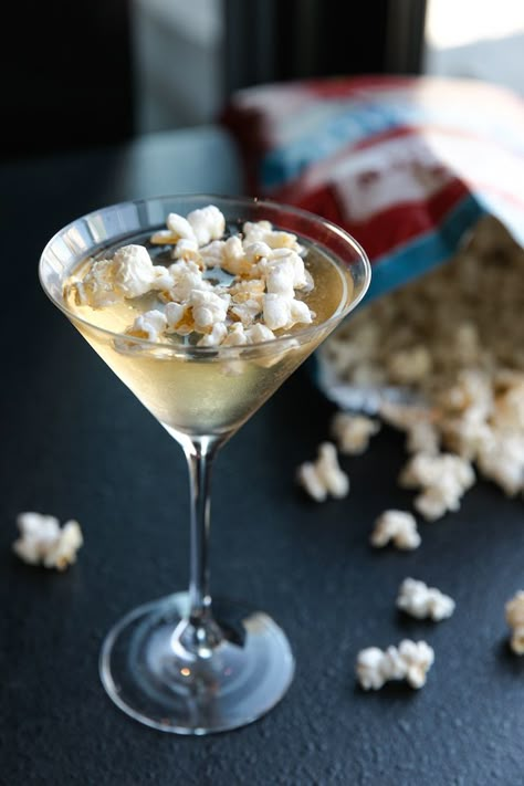 Popcorn Cocktail, Butter Cocktail, Buttered Popcorn, Martini Party, Hey Bartender, Old Table, Popcorn Party, Vodka Recipes, Butter Popcorn