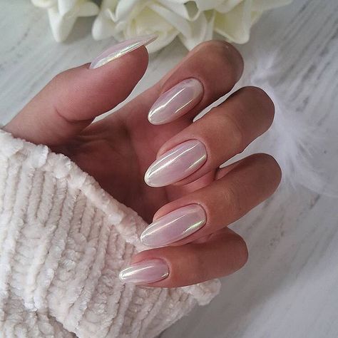 Have you tried the latest nail craze? The glazed donut nail trend has been on the rise ever since Hailey Bieber was spotted wearing the look at the 2022 Met Gala Awards. However, you're hearing of this trend for the first time, it's pretty simple. The glazed donut nail is a sheer, iridescent, milky white look. Nails Hailey Beiber, Pink Chrome Nails, Nails Ombre, Pearl Nails, Her Nails, Pink Collection, Minimalist Nails, Chrome Nails, Best Acrylic Nails