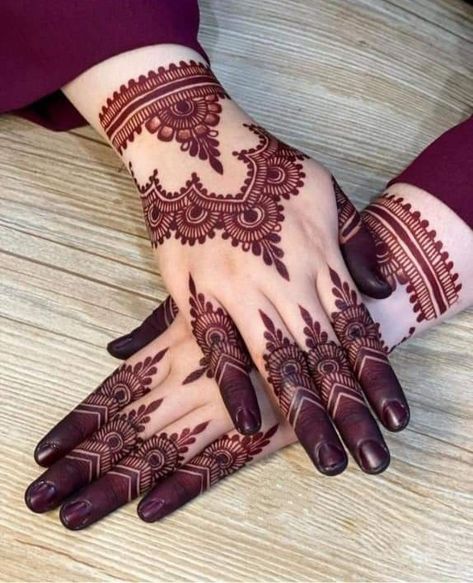 Mehndi ✨Heena ✨ Mehndi Design Back Hand New, Simple Henna Back Hand, Back Hand Henna Designs Bridal, Instant Mehndi Designs, Mahndi Desain Simple, Mehndi Design For Right Hand, મહેંદી Design, Mahadi Design Simple, Kafif Design Simple