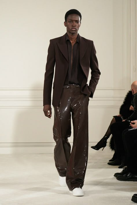 Valentino Spring 2022 Couture Fashion Show | Vogue Sketchbook Outfits, Meet Gala, Senior Hoco, Valentino Menswear, Mens Runway Fashion, Gender Neutral Fashion, Gender Fluid Fashion, High Fashion Men, Gala Outfit