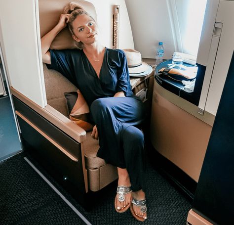 Lindsay Silberman – The Points Guy Business Class Outfit, Airline Outfit, Long Haul Flight Outfit, Travel Outfit Plane Long Flights, Travel Outfit Long Flights, Airplane Travel Outfits, Long Flight Outfit, Chic Travel Outfit, Plane Outfit