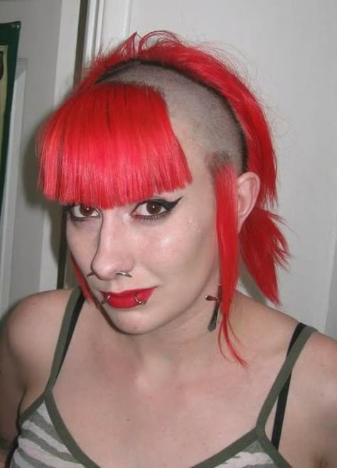 Chelsea Haircut, Extreme Haircut, Weird Haircuts, Chelsea Cut, Shaved Hair Women, Shaved Hair Cuts, Shaved Head Women, Half Shaved Hair, Haircut Inspo