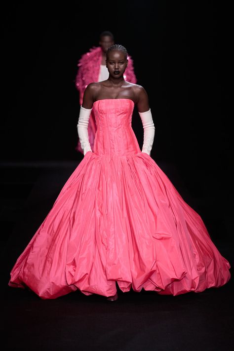 Valentino Spring 2023, Spring 2023 Couture, Adut Akech, Black Velvet Gown, 2023 Couture, Vogue France, Valentino Haute Couture, Collection Couture, Valentino Couture