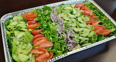 Party salad tray Buffet Style Salad, Salad Trays Parties, Salad Platters Buffet, Catered Salad Ideas, Salad Bar Display Presentation, Salad Buffet Ideas Parties, Garden Salad For A Crowd Parties, Chicken Salad Platter Ideas, Garden Salad Ideas For Party