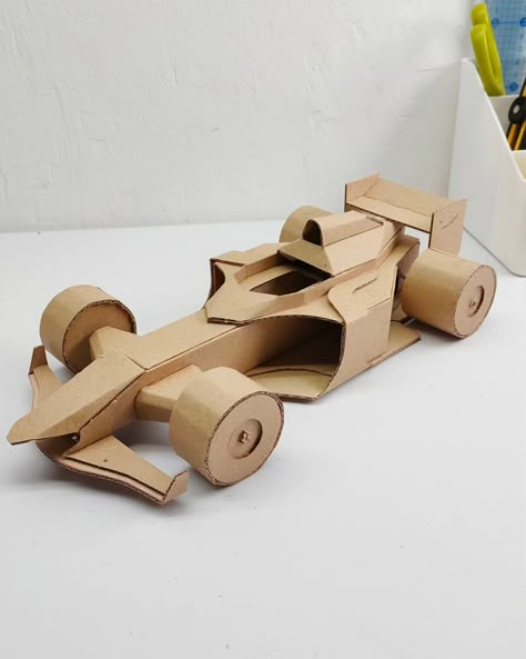 F1 car model made out of cardboard Paper F1 Car, Diy F1 Car, F1 Diy Ideas, F1 Crafts, Race Car Craft, Diy Cardboard Crafts, Cardboard Cars, Crayon Ideas, Paper Objects