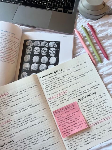 Notes Inspo, Studera Motivation, Free Online Learning, School Goals, Spencer Hastings, School Organization Notes, Study Board, Study Organization, Pretty Notes