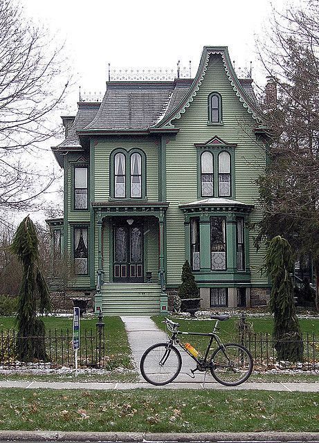 Victorian Style Homes, Casas Coloniales, Craftsman Style Homes, Craftsman Bungalows, Victorian Architecture, Victorian Houses, Cute House, House Paint Exterior, Gothic House