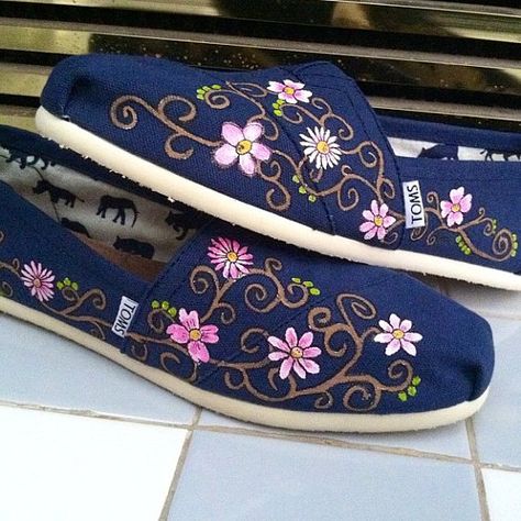 Doodle Shoes, Sharpie Shoes, Artsy Shoes, Hand Painted Toms, Painting Shoes, Flower Vines, Painted Toms, Painted Canvas Shoes, Toms Shoes Outlet