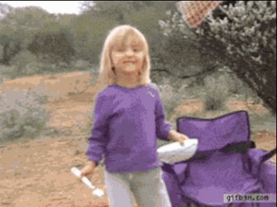 This future hippie who is already one with the Earth. Falling Video, Sitting In Chair, People Falling, Kids Falling, 19 Kids, Have A Laugh, Laughing So Hard, Jennifer Aniston, Funny People