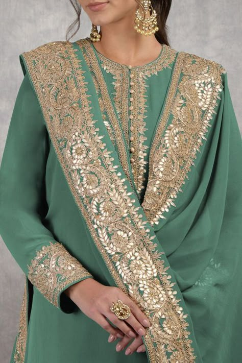 Pakistani Formal Wear, Sharara Design, Salwar Design, Embroidered Sharara, Embroidery Boutique, Zardozi Embroidery, Gota Work, Pakistani Fashion Party Wear, Salwar Kamiz