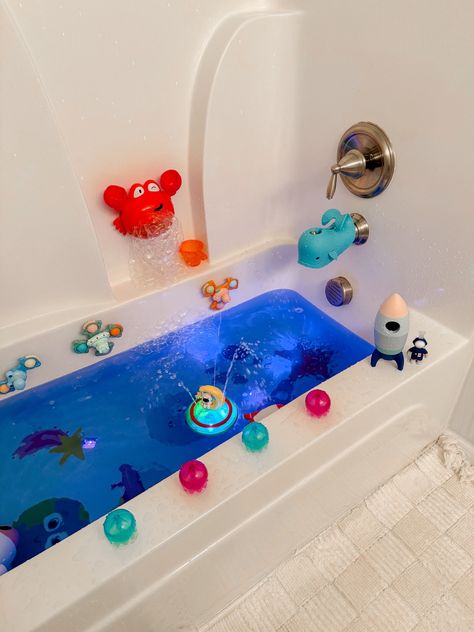 Kids Bath Tub, Baby Bathtime, Toddler Bathroom, Kids Bubble Bath, Big Bathtub, Tub Toys, Bathtub Toys, Kid Swag, Baby Bathroom