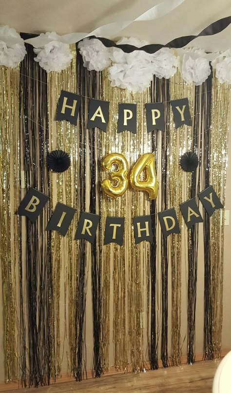 Black, white and gold surprise birthday party decor Balloon Organization, Surprise Birthday Party Decorations, 50th Party, 70th Birthday Parties, 80th Birthday Party, Diy Birthday Decorations, Blue Boy, 18th Birthday Party, 60th Birthday Party