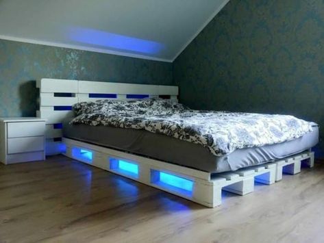 25 Pallet Bed Ideas and Projects Pallet Bed Frame Diy, Bed Frame Diy, Wood Pallet Beds, Pallet Bed Frames, Bed Build, Pallet Bed Frame, Sleigh Bedroom Set, Diy Pallet Bed, Small Bedroom Furniture