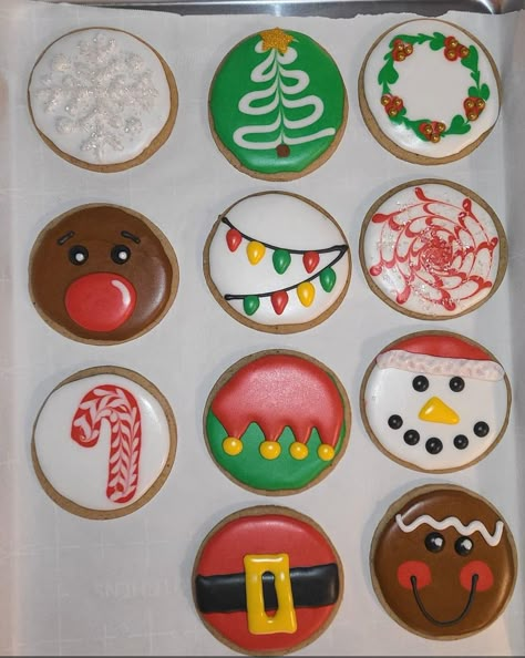 Round Sugar Cookie Decorating Ideas Christmas, Circle Christmas Sugar Cookie Designs, Round Christmas Cookies Decorating Ideas, Decorated Round Cookies, Cookie Decorating Circle, Round Christmas Sugar Cookie Designs, Round Christmas Sugar Cookies Decorated, Round Cookie Designs, Round Christmas Cookies Decorated Easy