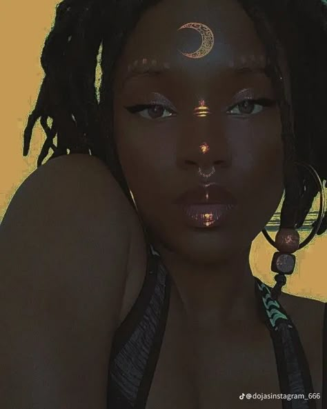 Spiritual Girl Makeup, Moon Aesthetic Makeup, Spiritual Makeup Aesthetic, Goddess Makeup Black Women, Locs Spirituality, Black Fae Aesthetic, Spiritual Makeup, Fairy Locs, Aesthetic Tutorial