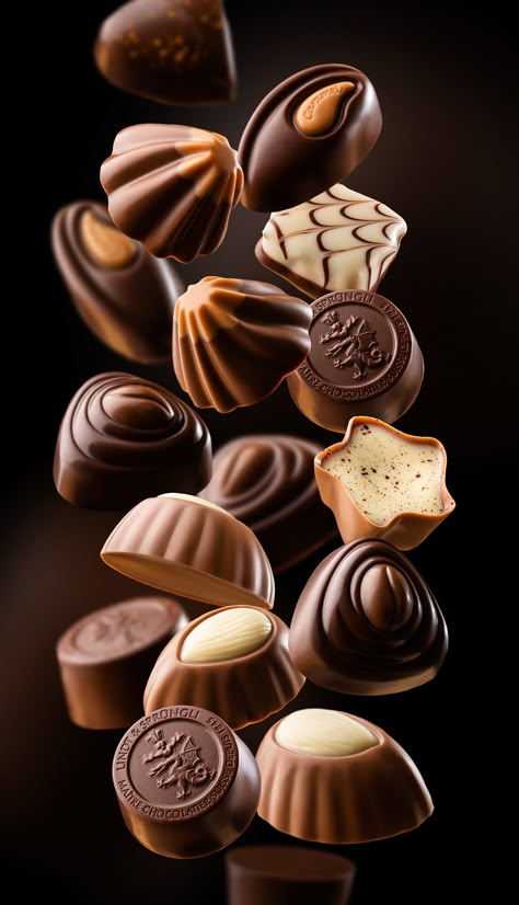 Chocolate Shapes, Coffee Candy, Chocolate Pictures, Chocolate Dreams, Chocolate Art, Chocolate Heaven, Luxury Chocolate, Box Of Chocolates, I Love Chocolate