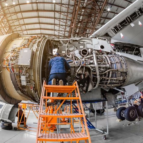 60 Me gusta, 1 comentarios - Code 1 Maintenance 👩‍🔧👨‍🔧 (@code1mx) en Instagram: "#TechnicianTuesdays at #Code1Maintenance!! That's a big engine!? 😱 . Photo Cred: National Day . .…" Engineering Aesthetic, Aircraft Maintenance Engineer, Aeronautical Engineering, Aviation Accidents, Aviation Technology, Aircraft Mechanics, Aircraft Parts, Aircraft Maintenance, Passenger Aircraft