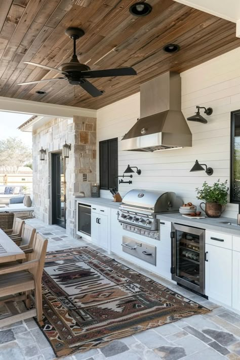 15 Cheap Outdoor Kitchen Ideas That Look Like a Million Bucks Back Porch Kitchen Ideas, Outdoor Enclosed Kitchen, Outdoor Built In Kitchen, Outdoor Kitchen Off House, Outdoor Simple Kitchen, Outdoor Kitchen Under Covered Patio, Affordable Outdoor Kitchen Ideas, Modern Farmhouse Outdoor Kitchen, Outdoor Deck Kitchen