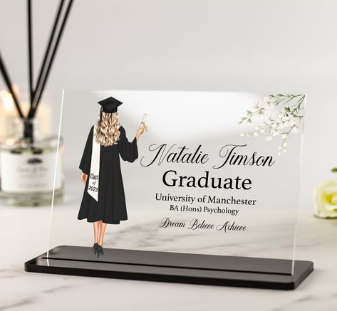 Senior Grad Gift Ideas, Gifts For Graduating Seniors, Congratulations Gift Ideas, Graduation Present Ideas, Cute Graduation Gifts, Graduate Gift Ideas, Graduation Gift Ideas College, Gift Ideas For Seniors, Gift Ideas For Graduation