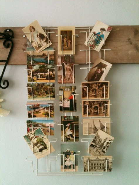 Postcard Rack, Postcard Display, Postcard Wall, Collection Display, Deco Originale, Postcard Collection, Old Postcards, Display Cards, Post Cards