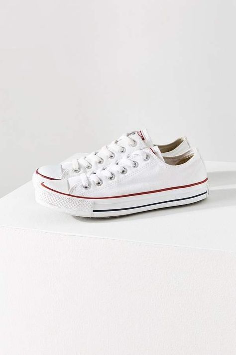 Elegant Sneakers, Low Top Converse, White Converse, Best Sneakers, Girls Sneakers, Converse Chuck Taylor All Star, Womens Wedges, Chuck Taylor Sneakers, Chuck Taylor All Star