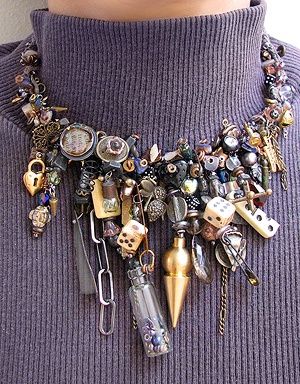 Found Object Jewelry Necklaces, Found Item Jewelry, Found Object Necklace, Scrap Jewelry Ideas, Jewelry Out Of Recycled Materials, Punk Jewelry Necklaces, Found Objects Jewellery, Junk Necklace Diy, Found Object Collage