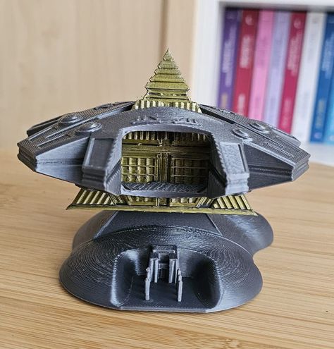 Stargate SG1 Goa'uld Ha'tak Mothership | Model Replica(Tok'ra, Free Jaffa, Goa'uld) | Includes Abydos pyramid stand by A3DPrintingJourney on Etsy Stargate Sg1, Stargate, Goa, Pyramid, 3d Printed, Romania, Doll Toys, 3d Printing, Action Figures