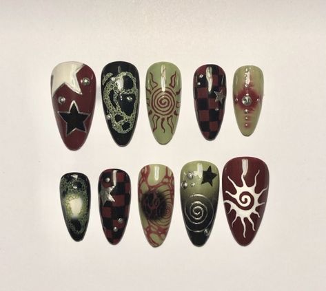 Fall Grunge Nails, Simple Nail Design Ideas, Moody Fall Nails, Hippy Nail Designs, Hippy Nail Art, Nail Art Hippie, Hippie Nail Ideas, Artsy Nails Designs, Hippie Nail Designs