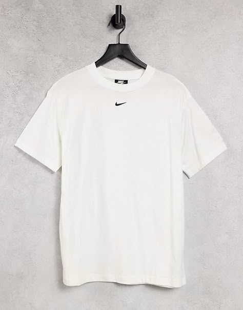 White Nike T Shirt, Nike T Shirt Mens, Nike Short, T Shorts, Boyfriend T Shirt, Swoosh Logo, Nike Tshirt, Tshirt Outfits, Sportswear Women